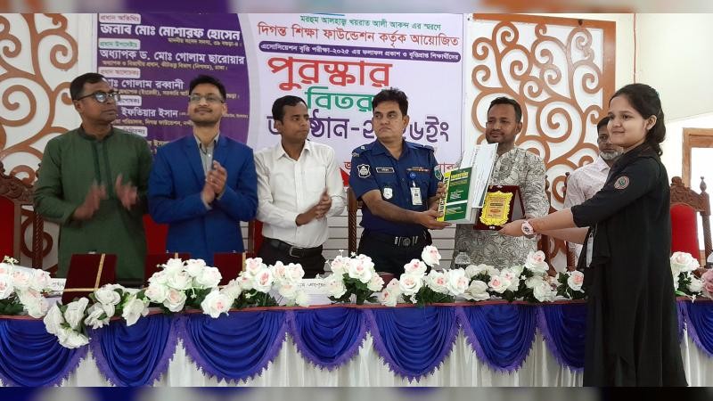 নন্দীগ্রামে দিগন্ত শিক্ষা ফাউন্ডেশনের বৃত্তি প্রদান