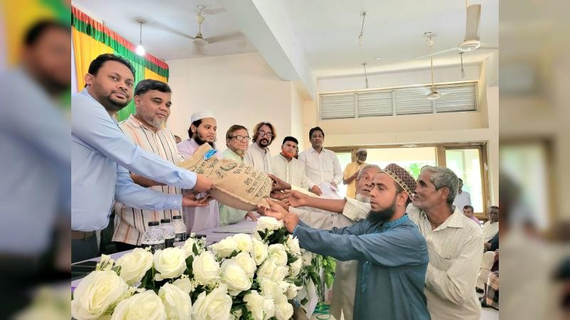 বড়লেখায় ৬৮০০ জন কৃষকদের মাঝে সার ও বীজ বিতরণ