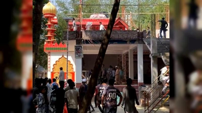 কুষ্টিয়ায় কথিত পীর কে পিটিয়ে হত্যা, আস্তানায় ভাঙচুর ও অগ্নিসংযোগ