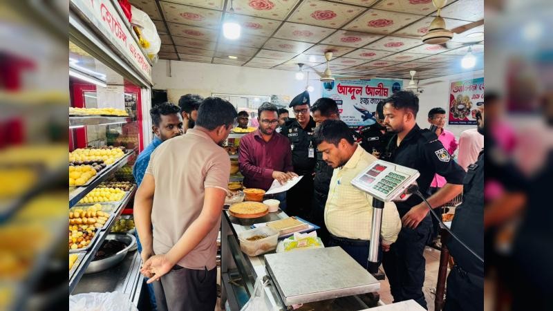 সলঙ্গায় এভার গ্রীন দই মিষ্টি ঘর ও আলীম হোটেলে ভোক্তা অধিকারের জরিমানা