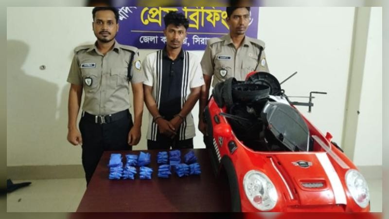 সিরাজগঞ্জে বাসে তল্লাশি: খেলনা গাড়িতে লুকিয়ে রাখা ১২ হাজার ইয়াবাসহ টেকনাফের রবিউল আটক