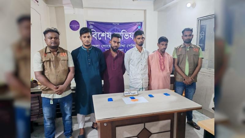 দক্ষিণ কেরানীগঞ্জে ইয়াবাসহ কর্ণফুলী লঞ্চের মাস্টার ও স্টাফসহ ৪ মাদক কারবারি আটক
