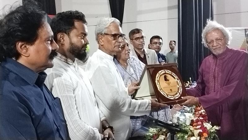 নড়াইলে এস এম সুলতানের ১০৩তম জন্মবার্ষিকী পালিত: অধ্যাপক আব্দুস সাত্তার পেলেন সুলতান পদক