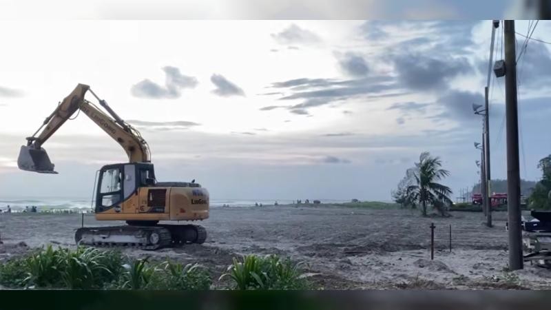 পরিবেশ আইন লঙ্ঘন করে কক্সবাজার সৈকতের বালিয়াড়ি ধ্বংস করে সড়ক নির্মাণ করছে পৌরসভা