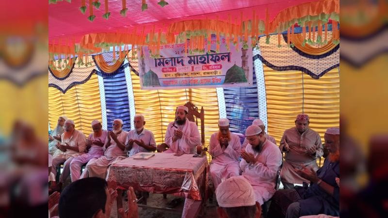 রাজবাড়ীর পাংশায় বিএনপি নেতার উদ্যোগে পবিত্র ঈদে মিলাদুন্নবী উপলক্ষে দোয়া ও আলোচনা সভা অনুষ্ঠিত