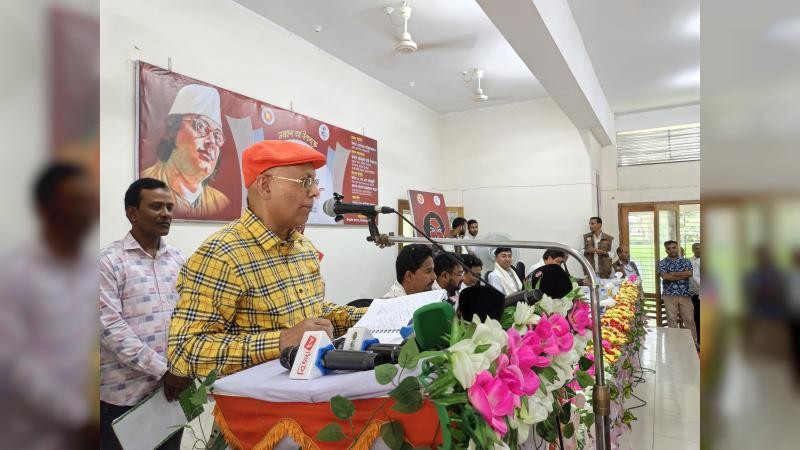 জাতীয় জীবনে নজরুল চর্চা অপরিহার্য ও কবির সাংবিধানিক স্বীকৃতির দাবি জানালেন আব্দুল হাই সিকদার