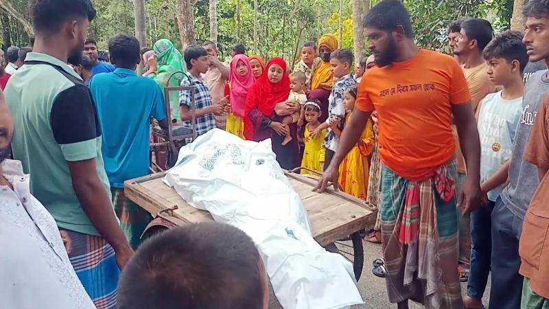 নড়াইলে পুকুরপাড় থেকে দিনমজুরের মরদেহ উদ্ধার, মৃত্যুর কারণ নিয়ে ধোঁয়াশা