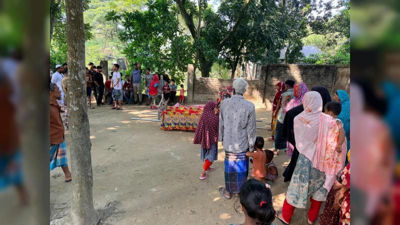 কুমিল্লায় মহাসড়কে প্রাতঃভ্রমণের সময় অজ্ঞাত গাড়ির চাপায় নিহত স্বামী-স্ত্রী
