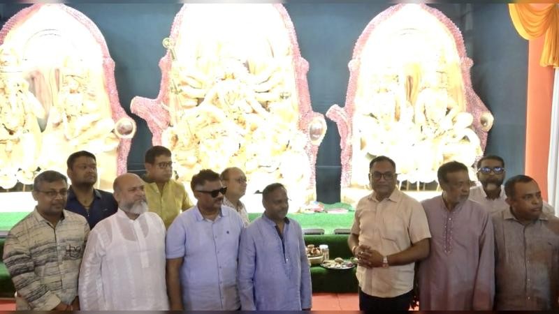 নাটোরে পূজামণ্ডপ পরিদর্শন করে নিরাপত্তা ও সম্প্রীতিতে সন্তোষ প্রকাশ ভারতীয় সহকারী হাইকমিশনারের
