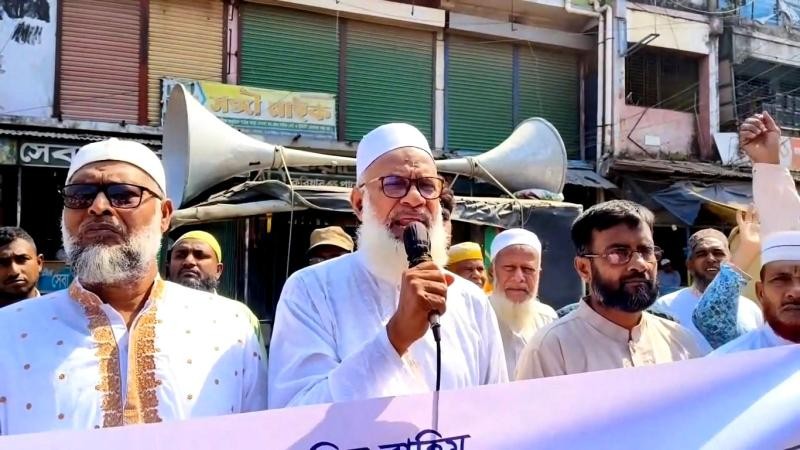 কালিগঞ্জে জামায়াতের মানববন্ধনে বিএনপির বিরুদ্ধে সন্ত্রাস ও চাঁদাবাজির অভিযোগ