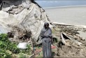 `আল্লাহ ঠেকাইছে, অহন যামু কই'