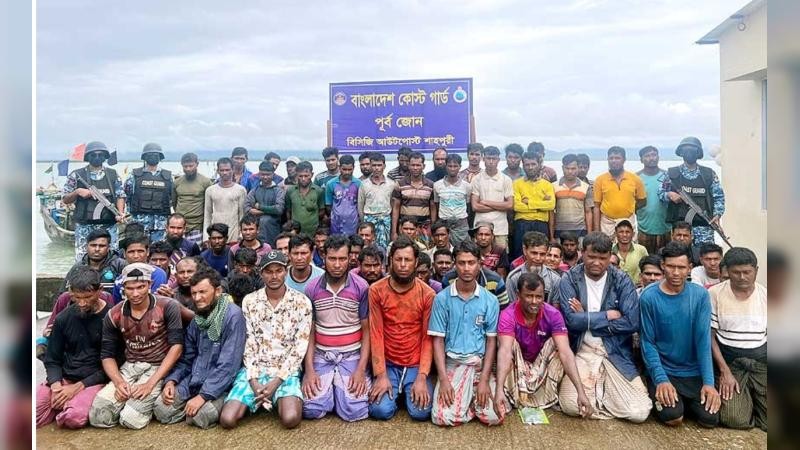 আরাকান আর্মির কবল থেকে বাঁচল নাফ নদীর ১২২ বাংলাদেশি জেলে