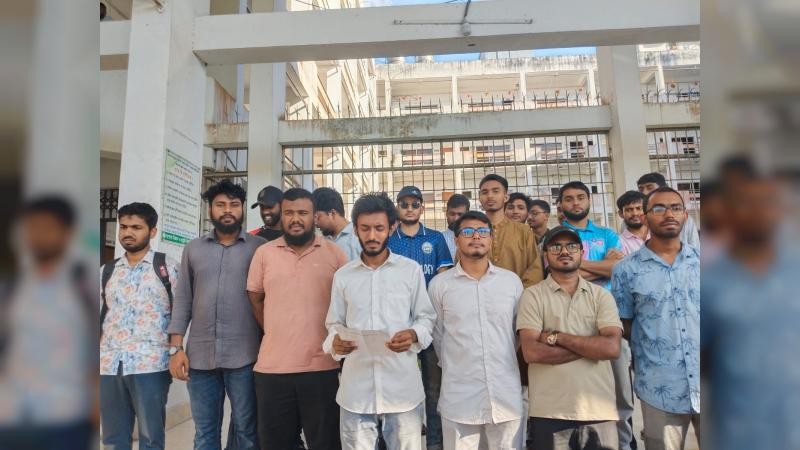 ছাত্র সংসদসহ ৯ দফা দাবিতে যবিপ্রবি শিক্ষার্থীদের স্মারকলিপি