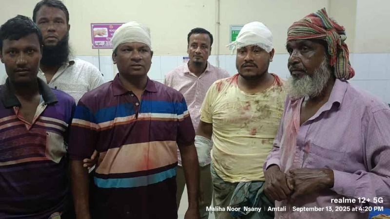 আমতলীতে কেরাম বোর্ড খেলা নিয়ে সংঘর্ষে উভয়পক্ষের ১৪ জন আহত!