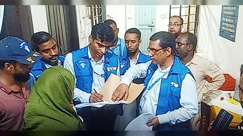 যশোর জেনারেল হাসপাতালে দুদকের অভিযানে নানা অনিয়ম প্রকাশ্যে