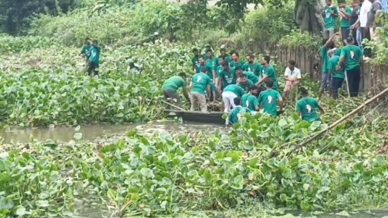 নেত্রকোনায় ধলাই নদীর প্রাণ ফিরিয়ে দিতে পরিস্কার