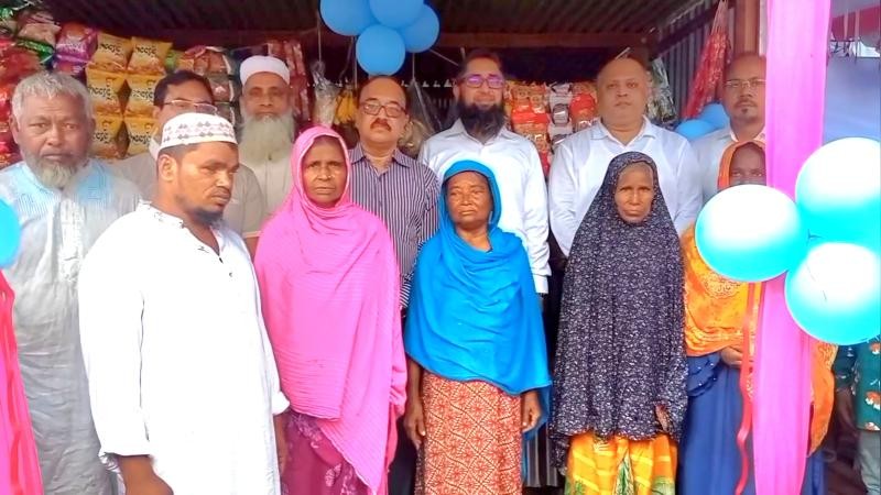 মানিকগঞ্জে ভিক্ষুক পুনর্বাসন: দোকান ও অটোরিকশা বিতরণ