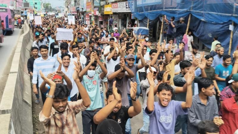 গাজীপুরে ডিপ্লোমা ইঞ্জিনিয়ারদের বিক্ষোভ মিছিল, মহাসড়ক পথ অবরোধ