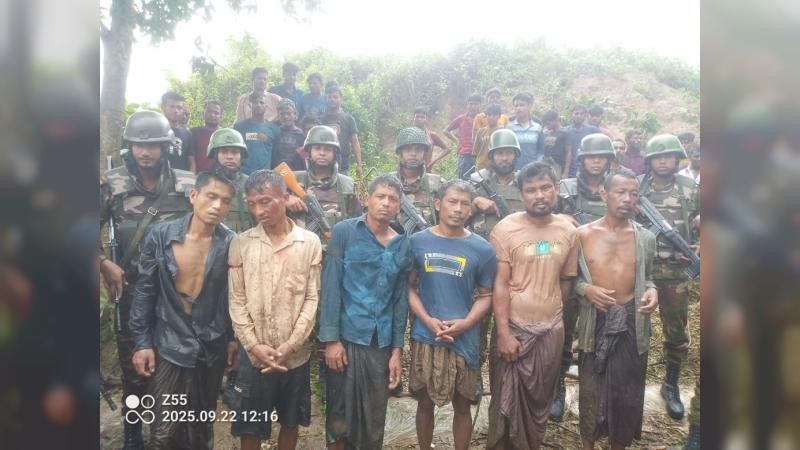 বান্দরবানের পাহাড়ি সন্ত্রাসীরা নামছে চট্টগ্রামে, চন্দনাইশে এসে ধরা ৬