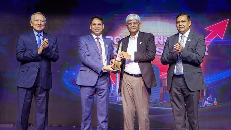 সেরা ব্যবসা প্রতিষ্ঠান হিসেবে ‘ডিএইচএল-ডে ইলি স্টা র বিজনেস অ্যাওয়ার্ড’ পেলো ওয়ালটন