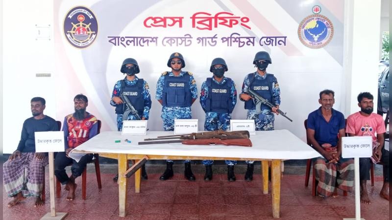 সুন্দরবনে দস্যুদের আস্তানা থেকে ৪ জেলে উদ্ধার, অস্ত্র ও গোলাবারুদ জব্দ