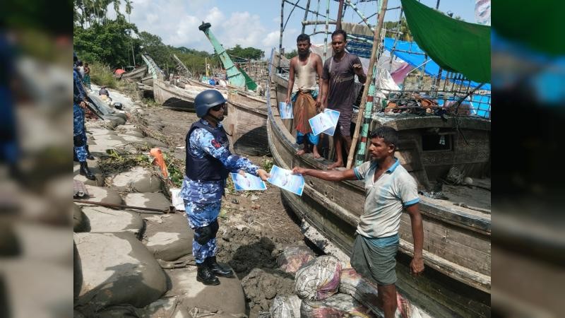 ইলিশ রক্ষায় কোস্ট গার্ডের টহল: ভোলায় ১৬ জেলে আটক