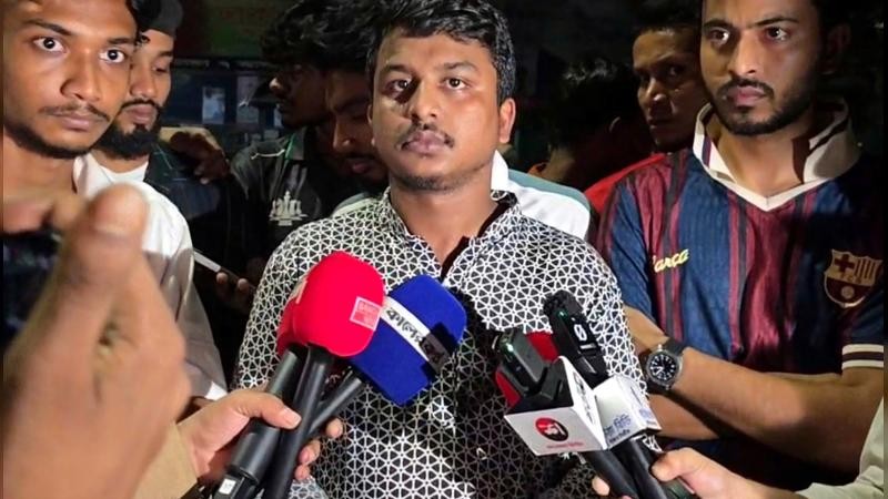 মধ্যরাতে ঢাবি-ঢাকা কলেজ শিক্ষার্থীদের মধ্যে ব্যাপক সংঘর্ষ, সাংবাদিকসহ আহত অনেকে