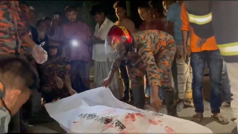 সিরাজগঞ্জে সড়ক দুর্ঘটনায় বাবা-মেয়ে ও সাংবাদিকসহ ৪ জনের মৃত্যু