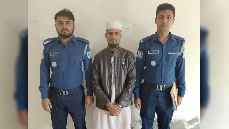 নবী দাবিকারী যুবক রাসেল ঢালী মোংলায় আটক