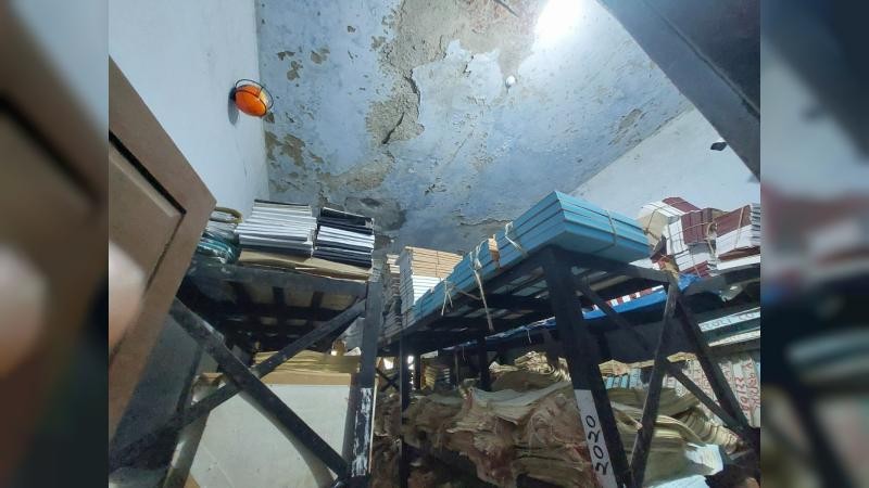 নরসিংদীর পলাশে সাবরেজিস্ট্রার অফিসে ফাটল, ঝুঁকিতে ২৬ হাজার দলিল