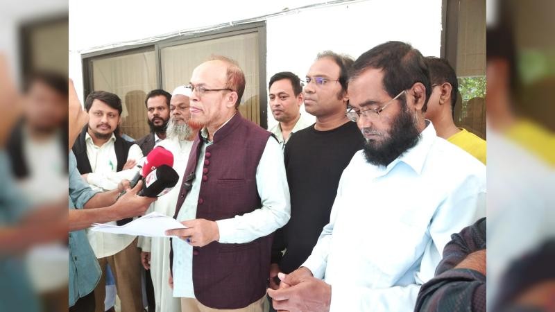 কুমিল্লা মডার্ন হাইস্কুলে দুর্নীতির অভিযোগ: জেলা প্রশাসকের কাছে স্মারকলিপি