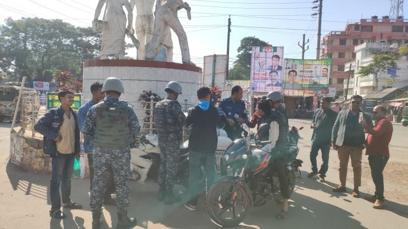 বৃহস্পতিবার বরগুনায় যৌথবাহিনীর চেকপোস্ট অভিযান