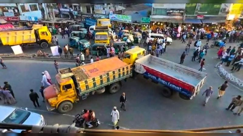ফেনীতে বিএনপির ভাইস চেয়ারম্যান মিন্টুর গাড়িবহরে হামলা