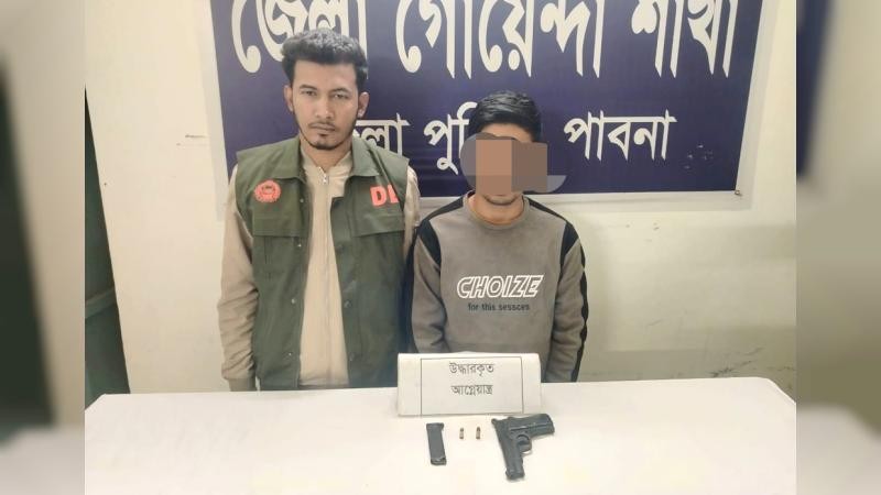 অস্ত্র উঁচিয়ে গুলি করা সেই যুবক তুষার গ্রেপ্তার; পিস্তল-গুলি জব্দ