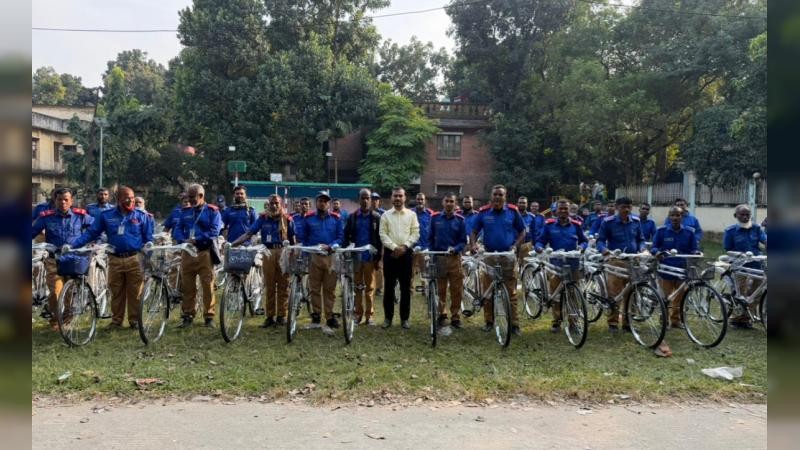কালীগঞ্জে গ্রাম পুলিশ সদস্যদের মাঝে বাইসাইকেল বিতরণ