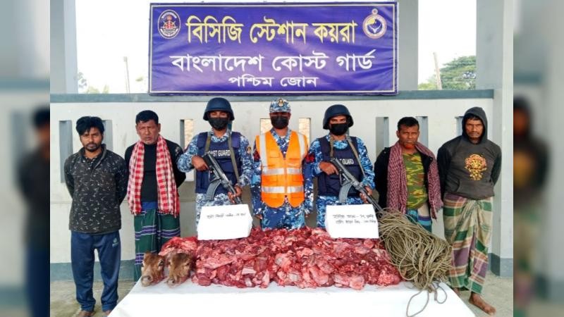 কোস্ট গার্ডের অভিযানে অস্ত্রসহ জিম্মি জেলে উদ্ধার, হরিণ শিকারি আটক