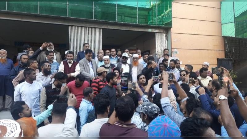 ওসমান হাদির উপর হামলার প্রতিবাদে বরগুনা বিএনপির বিক্ষোভ মিছিল