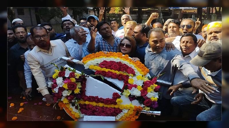 বরিশালে শহীদ বুদ্ধিজীবীদের শ্রদ্ধা জানাতে গিয়ে বিএনপির দুপক্ষে সংঘর্ষ