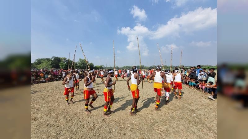 বিজয় দিবসে গ্রামীণ খেলায় মেতে উঠলো গ্রামবাসী