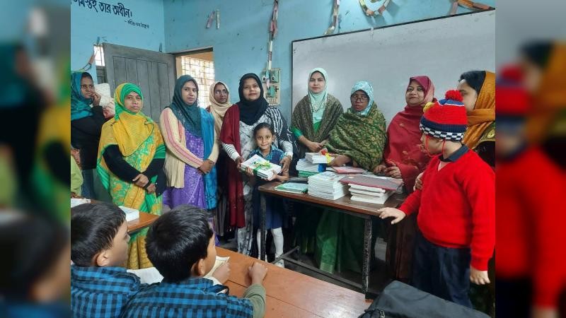 নতুন বই পেয়ে উচ্ছ্বসিত ব্রাহ্মণবাড়িয়ার শিক্ষার্থীরা