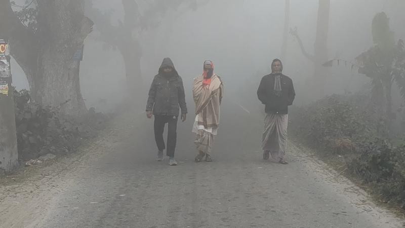 শীতের তীব্রতায় জনজীবন বিপর্যস্ত, সর্বনিম্ন তাপমাত্রায় কাঁপছে সিরাজগঞ্জ