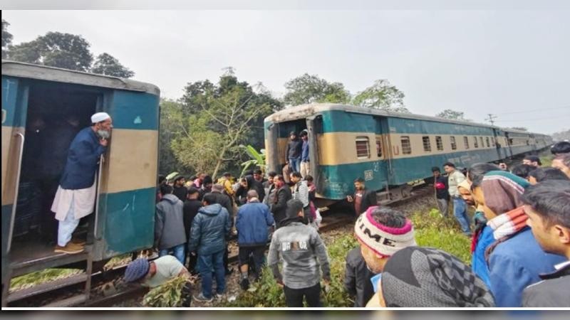 ‘এগারো সিন্ধুর’ ট্রেনের দুই বগি বিচ্ছিন্ন, অল্পের জন্য রক্ষা পেলেন যাত্রীরা