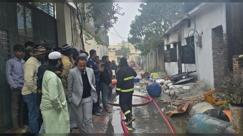 কেরানীগঞ্জে এয়ার ফ্রেশনার তৈরি কারখানায় বিস্ফোরণ, নিহত ১