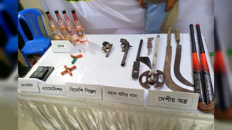 রাজবাড়ীতে আগ্নেয়াস্ত্র ও মাদকসহ গ্রেফতার ২