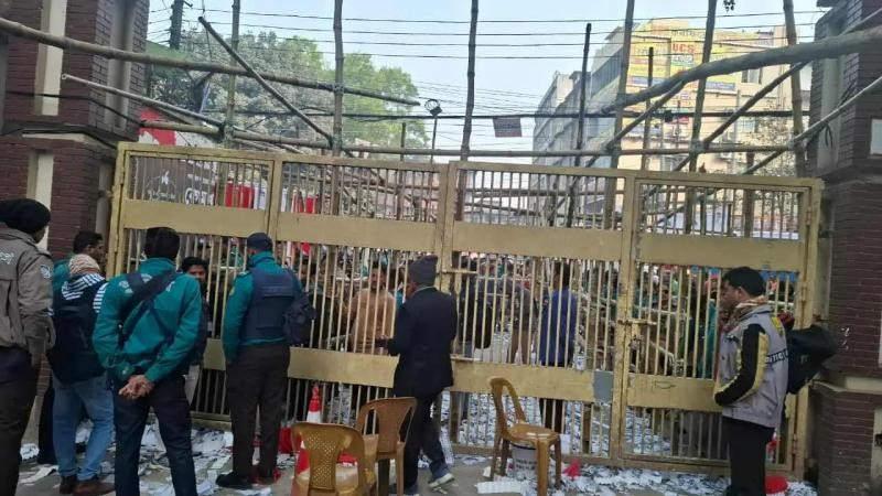 জকসু নির্বাচন; নির্ধারিত সময়েই বন্ধ করে দেওয়া হলো প্রধান ফটক