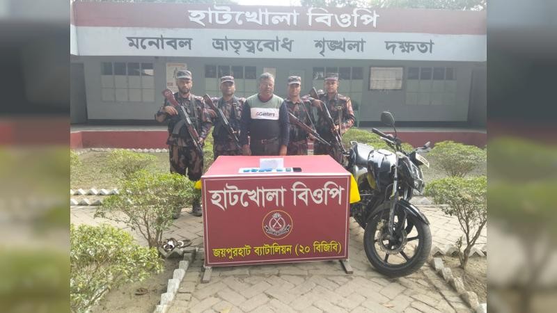 জয়পুরহাট সীমান্তে ৯৬০ পিস ইয়াবাসহ আটক ১