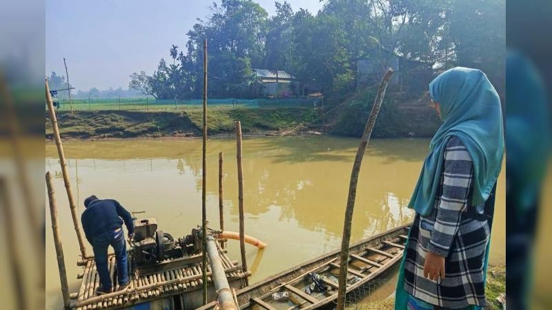 কংশ নদীতে অবৈধভাবে বালু উত্তোলনের দায়ে ৫০ হাজার টাকা অর্থদণ্ড