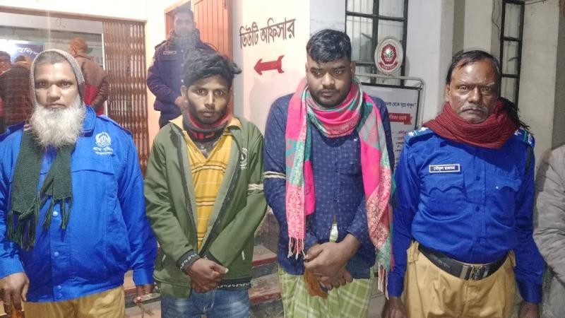 সরিষাবাড়ীতে গরু চুরি করতে গিয়ে ঝাঁটাপেটা খেল দুই যুবক