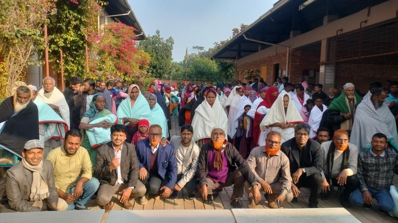 কালুখালীতে তিন শতাধিক শীতার্ত মানুষের মধ্যে কম্বল বিতরণ