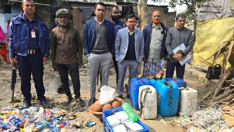 বগুড়ায় ভেজাল গুড় কারখানায় জরিমানা, ৫০ কেজি গুড় ধ্বংস